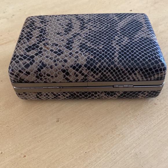 Manoukian snakeskin box clutch - Picture 3 of 11